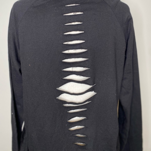 The Lion King Hakuna Matata Sweater Black Disney - Picture 4 of 5